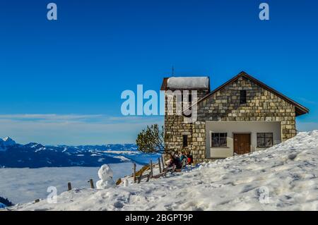 Panoramablick alipne und Schnee Blick vom Mount Rigi Kulm Kaltbad in der Nähe von Vitznau, Schweiz Stockfoto