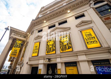 LONDON - Außenansicht des Lyceum Theatre, Heimat des äußerst beliebten und erfolgreichen Lion King Musicals im Londoner West End Viertel Stockfoto