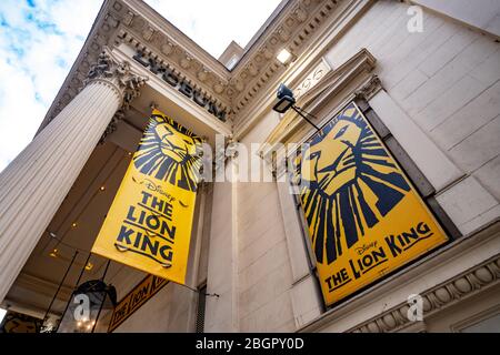 LONDON - Außenansicht des Lyceum Theatre, Heimat des äußerst beliebten und erfolgreichen Lion King Musicals im Londoner West End Viertel Stockfoto