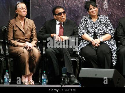 PHILADELPHIA, PA - SEPTEMBER 13 : EIN wahrer Champion der Freiheit, Muhammad Ali erhält die National Constitution Center 2012 Liberty Medal ein Star-Stud Stockfoto