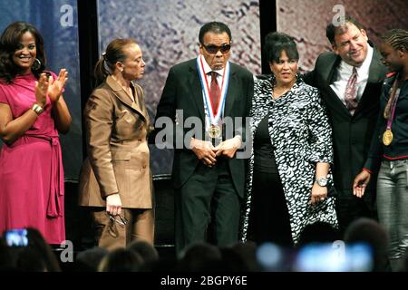 PHILADELPHIA, PA - SEPTEMBER 13 : EIN wahrer Champion der Freiheit, Muhammad Ali erhält die National Constitution Center 2012 Liberty Medal ein Star-Stud Stockfoto