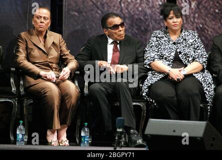 PHILADELPHIA, PA - SEPTEMBER 13 : EIN wahrer Champion der Freiheit, Muhammad Ali erhält die National Constitution Center 2012 Liberty Medal ein Star-Stud Stockfoto