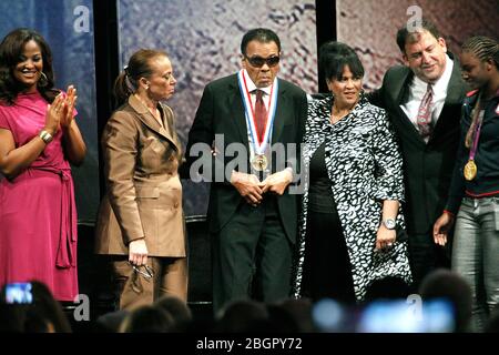 PHILADELPHIA, PA - SEPTEMBER 13 : EIN wahrer Champion der Freiheit, Muhammad Ali erhält die National Constitution Center 2012 Liberty Medal ein Star-Stud Stockfoto