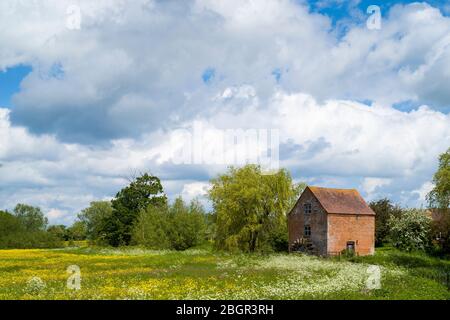 Hartpury Mill Water Mill, ein denkmalgeschütztes Gebäude im Highladon Valley in der Grafschaft Gloucestershire, Großbritannien Stockfoto