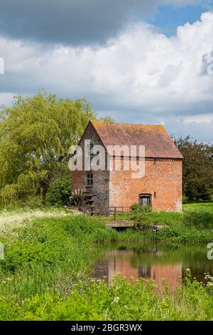 Hartpury Mill Water Mill, ein denkmalgeschütztes Gebäude im Highladon Valley in der Grafschaft Gloucestershire, Großbritannien Stockfoto