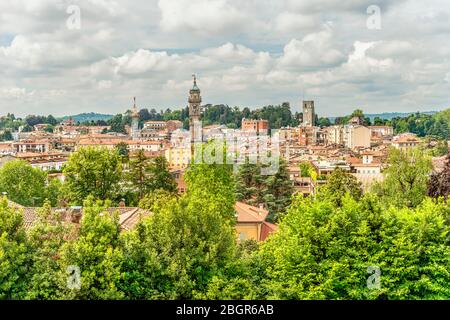 Blick vom Garten der Villa Panza über die Altstadt von Varese, Italien Stockfoto