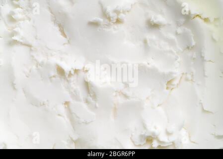 Hausgemachte weiße Vanille natürliche süße Eis aus Behälter mit frisch gekochtem Dessert, Nahaufnahme. Draufsicht. Stockfoto
