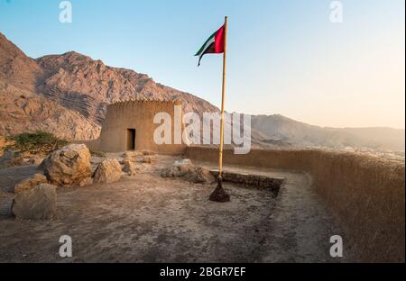 Dhayah Fort im Norden Ras Al Khaimah Vereinigte Arabische Emirate. Golf, historische Architektur bei Sonnenuntergang Stockfoto