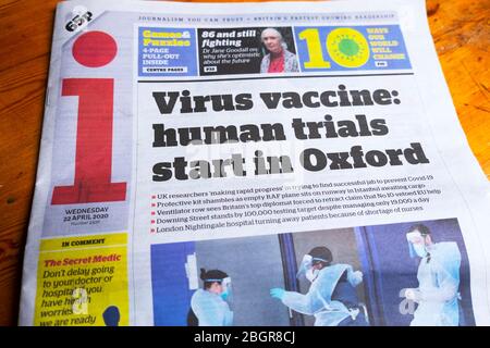 Coronavirus Covid-19 Studie Forschung "Virus-Impfstoff: Menschliche Studien beginnen in Oxford" i Zeitung Titelseite Überschrift 22 April 2020 London England Großbritannien Stockfoto