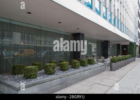 Modernistische Architektur Glas 1950er Architektur Sanderson Hotel, 54 Berners Street, Westminster, London von Jeff Holroyd von Slater Uren Architects Stockfoto