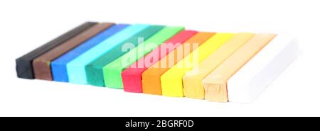 Bunte Kreidepastelle isoliert auf weiß Stockfoto