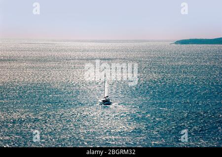 Freiheit - Segeln in das große Blau Stockfoto