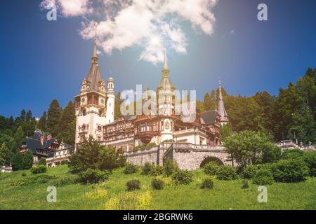 Schloss Peles, Sinaia, Rumänien. Angesichts ihrer historischen und künstlerischen Wert, Schloss Peles ist eine der wichtigsten und schönsten Denkmäler in Europa. Stockfoto