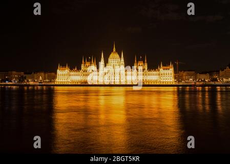 Budapest Parlament bei Nacht Stockfoto