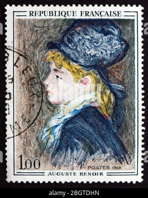 FRANKREICH - UM 1968: Eine in Frankreich gedruckte Briefmarke zeigt das Porträt des Models, Gemälde von Auguste Renoir, um 1968 Stockfoto