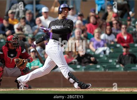 Carlos Gonzalez der Rockies, Trainieren im Frühjahr 2013 in Sports Complex Salt River Felder an der Talking Stick in Arizona. 24. Februar 2013. (© NorteP Stockfoto