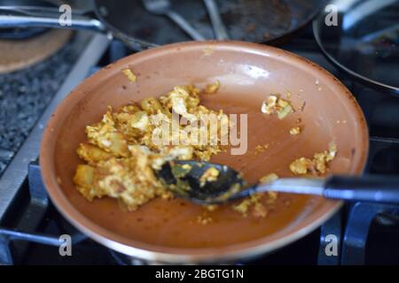 Chorizo und Eier in einer Pfanne Stockfoto