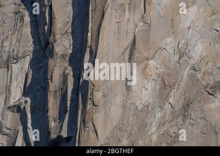 Kletterer auf großen Wand im Ozean aus Granit massive Gesicht El Capitan Stockfoto