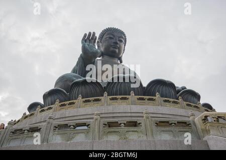 Tian Tan Buddha ist eine große Statue des Buddha Shakyamuni, gebaut in den Jahren 1990 und 1993 abgeschlossen. Die Statue ist 34 Meter und wiegen mehr als 250 metrischen Stockfoto