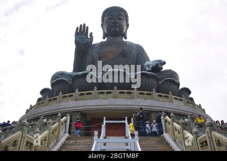 Tian Tan Buddha ist eine große Statue des Buddha Shakyamuni, gebaut in den Jahren 1990 und 1993 abgeschlossen. Die Statue ist 34 Meter und wiegen mehr als 250 metrischen Stockfoto