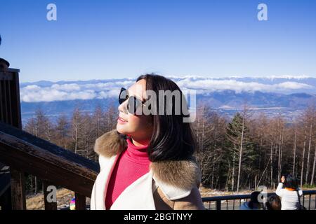 Der Fuji ist auch als Fujiyama oder Fujisan bekannt, der höchste Berg Japans, ist ein aktiver Vulkan. Beherrscht eine Gegend, die von vielen landschaftlich schönen spo umgeben ist Stockfoto
