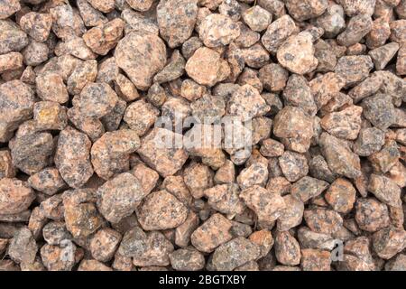 Granitkies rot. Viele kleine Steine. Kreativer Vintage-Hintergrund. Stockfoto