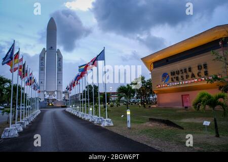 KOUROU, FRANKREICH - DEZEMBER 05: Das Arian-Raketenmodell im Raummuseum, Guyane, Kourou, Frankreich am 05. Dezember 2018 in Kourou, Frankreich. Stockfoto