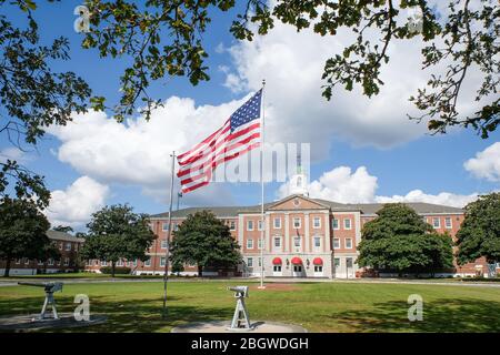 JACKSONVILLE, USA - OKTOBER 22: Eine Flagge vor dem Hauptquartier der marinen Expeditionstruppe während der Amphibienbold Alligator Übung oder Stockfoto