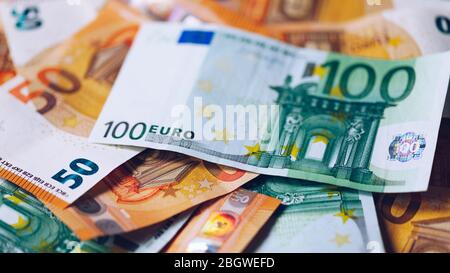 Euro, Geld, Euro cash Hintergrund. Banknoten, die von der Europäischen Union. Euro Bargeld. Viele Euro-banknoten unterschiedlicher Werte. Stockfoto