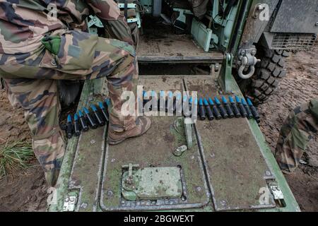 TAPA, ESTLAND - 26. AUGUST: Französische Munition vor dem Schießstand in Estland, Viru, Tapa, Estland am 26. august 2017 in Tapa, estland. Stockfoto