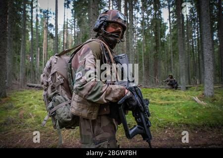 TAPA, ESTLAND - 24. AUGUST: Französische Armee im Wald in Estland, Viru, Tapa, Estland am 24. august 2017 in Tapa, estland. Stockfoto