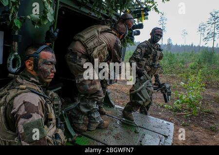 TAPA, ESTLAND - 23. AUGUST: Französische Armee im Wald in Estland, Viru, Tapa, Estland am 23. august 2017 in Tapa, estland. Stockfoto