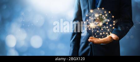 Globale Netzwerk-Verbindung und High-Tech, Geschäftsmann Holding Glob Erde mit Linie verbinden, weltweit, Netzwerk-Internet-Konzept, Element der Thi Stockfoto