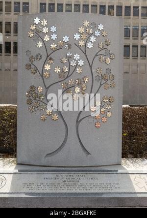 Coxsackie, NY - 22. April 2020: Memorial für medizinische Notdienste während der COVID-19 Pandemie auf dem Empire State Plaza Stockfoto