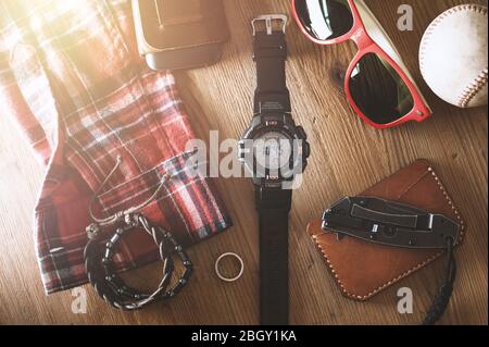 Schwarze Digitaluhr für Outdoor-Aktivitäten mit Stoppuhr, Countdown-Timer, Hintergrundbeleuchtung und Wasserdichtigkeit. Stockfoto