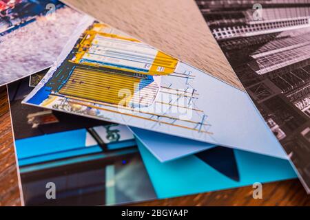 Großformatige Fotodrucke auf Kunstpapier Stockfoto