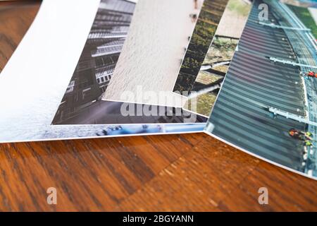 Großformatige Fotodrucke auf Kunstpapier Stockfoto