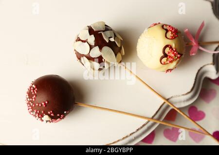 Leckere Kuchen knallt auf dem Teller, aus nächster Nähe Stockfoto