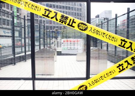 In Tokio, Japan, ist am 22. April 2020 im Ausnahmezustand aufgrund der Ausbreitung des neuartigen Coronavirus ein Raucherbereich vorübergehend geschlossen. Quelle: AFLO/Alamy Live News Stockfoto