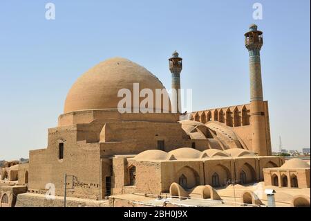 Die große Isfahan Moschee wurde 771 erbaut. In den folgenden Jahren wurden weitere Abschnitte zur Moschee gemacht. Stockfoto