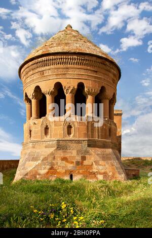 Historisches Mausoleum des Selcuk Herrschers Bayindir Bey, in der Stadt Ahlat, Türkei Stockfoto