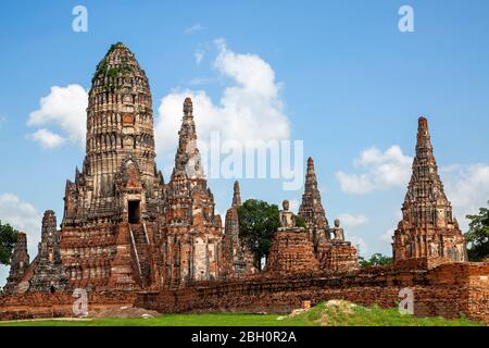 Überreste buddhistischer Tempel in der historischen Stätte von Ayutthaya, Thailand Stockfoto