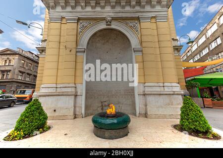 Denkmal des 2. Weltkriegs mit ewiger Flamme in Sarajevo, Bosnien und Herzegowina Stockfoto