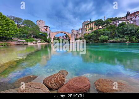 Mostar Brücke in der Stadt Mostar in Bosnien und Herzegowina. Stockfoto