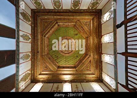 Deckendekoration des Sufi-Tempels, bekannt als Halvet Tekke in Berat, Albanien Stockfoto