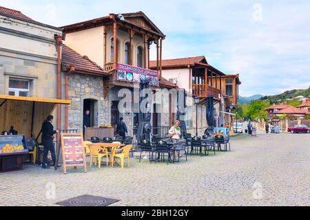 Mzcheta, Georgia - 28. April 2017: Straßenansicht der alten historischen Wahrzeichen Stadt Mzcheta, Georgia Stockfoto