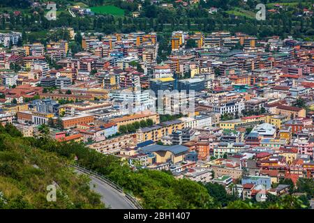 Cassino / Italien - August 17 2019: Luftaufnahme von Cassino in Italien. Panorama und Landschaft. Rathaus in der Provinz Frosinone, Mittelitalien, bei t Stockfoto