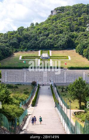 Montecassino / Italien. 17. August 2019: Polnischer Militärfriedhof von Montecassino. Der polnische Kriegsfriedhof am Monte Cassino in Italien. Katholisch, jüdisch A Stockfoto