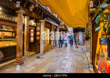 Rugeta del Ravano Einkaufsstraße, San Polo Viertel, Venedig, Italien Stockfoto