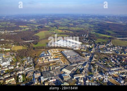 Baustelle einer Einfamilienhaussiedlung auf dem ehemaligen Gelände Woeste an der schmale Straße - Winkelstraße mit Edeka Hundieser in Velbert, 09.03.2016, Luftaufnahme, Deutschland, Nordrhein-Westfalen, Bergisches Land, Velbert Stockfoto